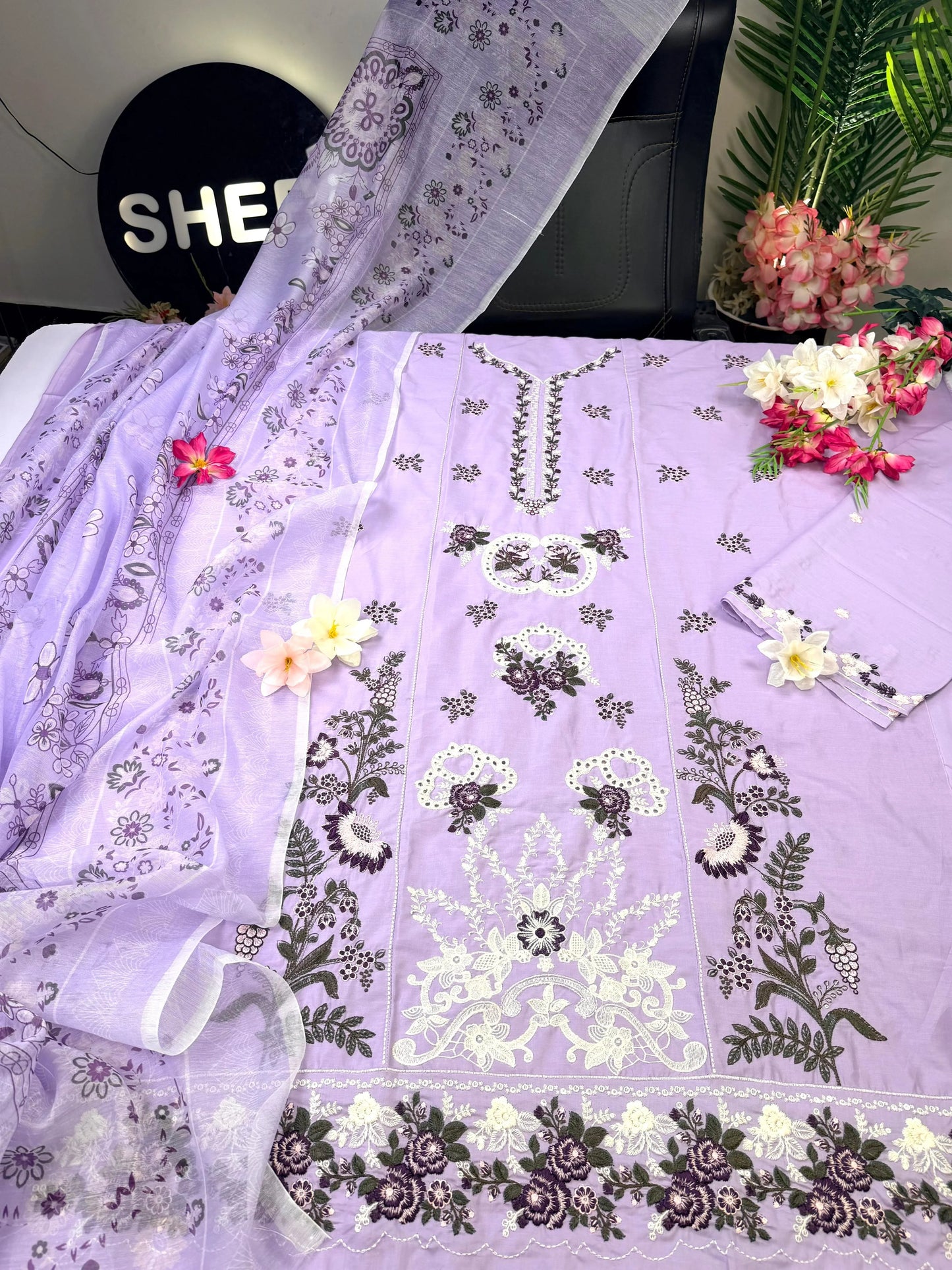 Naqshi Izna lilac lawn |E 27
