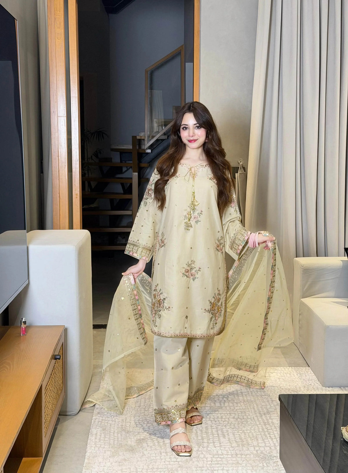 cream-colored 2pc|E43