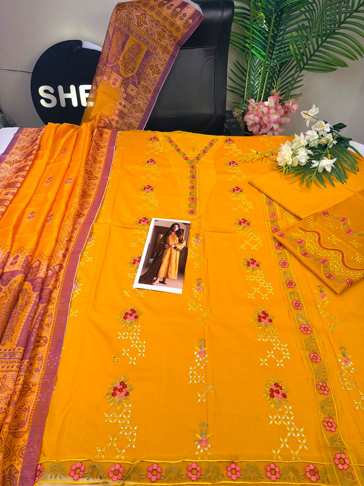 Izel-3PC Lawn Embroidered |E75