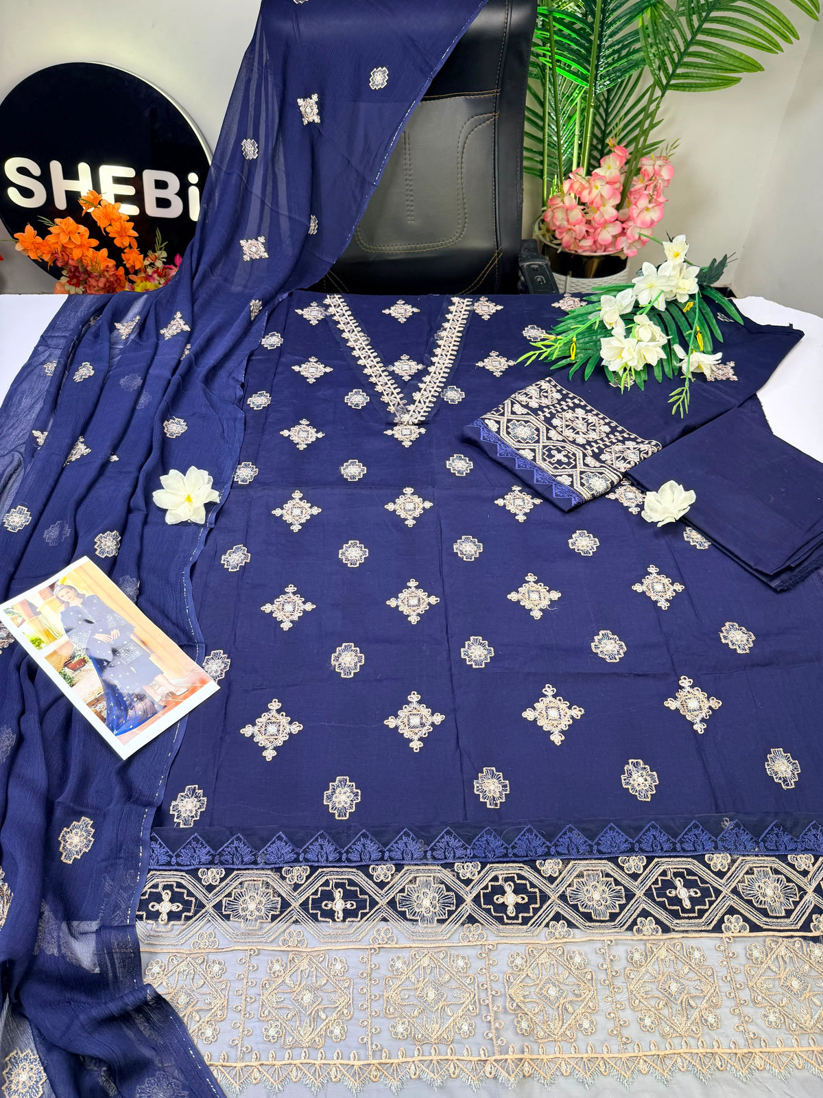 Dark blue 3-piece lawn suit|E85