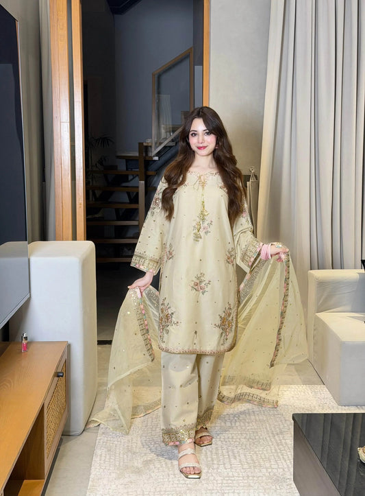 cream-colored 2pc|E43