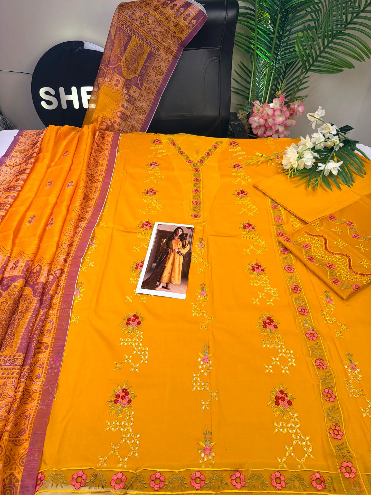 Izel-3PC Lawn Embroidered |E75